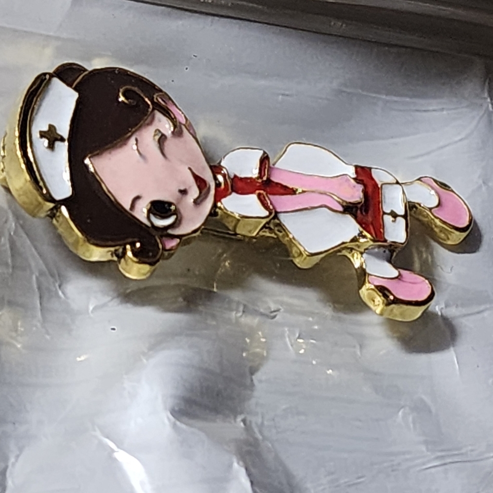 Graphic pin